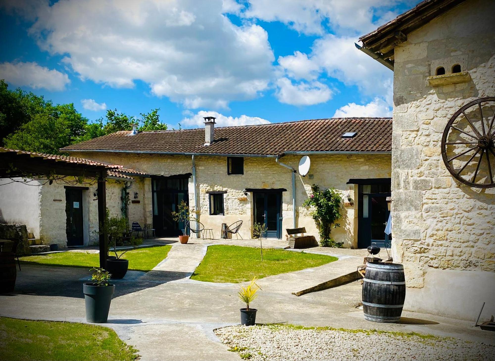 Métairie Des Gâcheries * Champagne-et-Fontaine